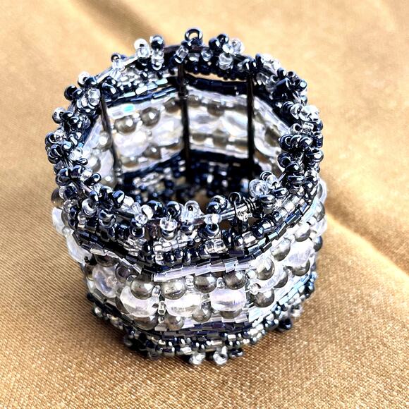 Set of 4 Glass Beaded Napkin Rings Clear Gray Black Tan Elegant Glamour Holiday - Picture 3 of 5